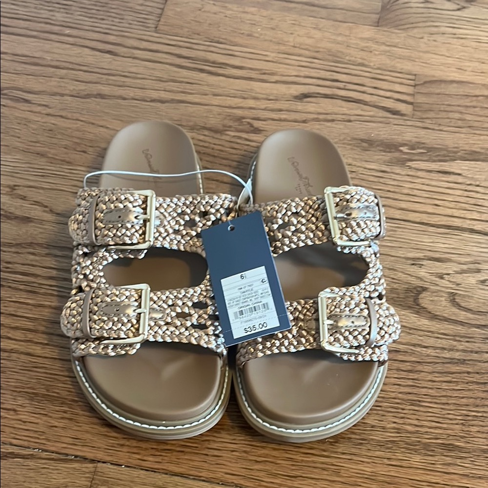 Universal Thread Kylie Woven Two Band Sandals in Tan - size 6.5 - new with tags!